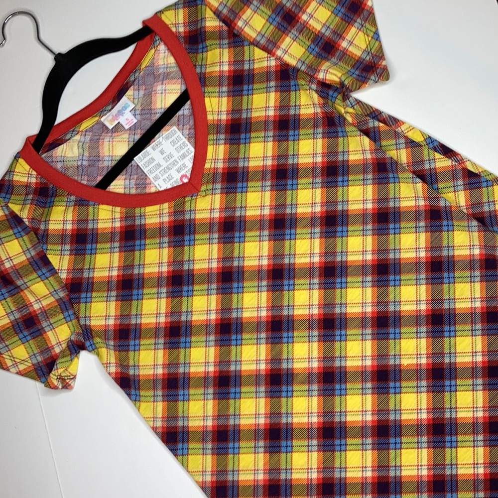 LuLaRoe retro Christy Tee